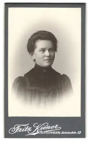 Fotografie Fritz Kiener, Tuttlingen, Bahnhofstrasse 53, Porträt einer jungen Frau
