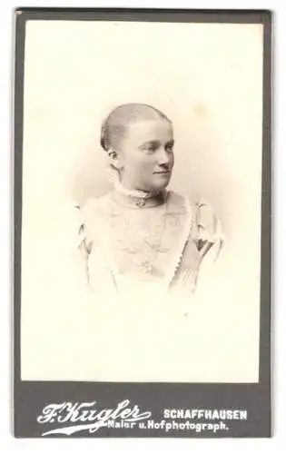 Fotografie F. Kugler, Schaffhausen, Portrait einer jungen Frau