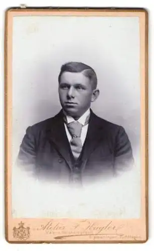 Fotografie F. Kugler, Sigmaringen, Krauchenwieserstrasse, Porträt eines jungen Mannes