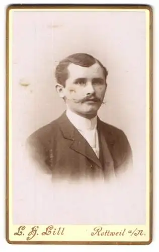 Fotografie L. H. Lill, Rottweil a. N., Porträt eines Mannes mit Schnurrbart