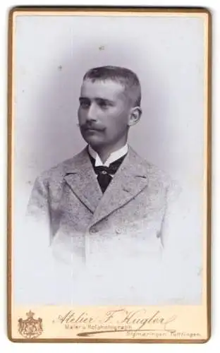 Fotografie F. Kugler, Sigmaringen, Krauchenwieserstr., Porträt eines jungen Mannes