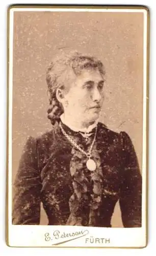 Fotografie E. Peterson, Fürth, Königstr. 107, Porträt einer Dame