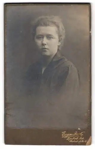 Fotografie Eugen Just, Zerbst, Baslerstrasse 6, Porträt einer jungen Frau