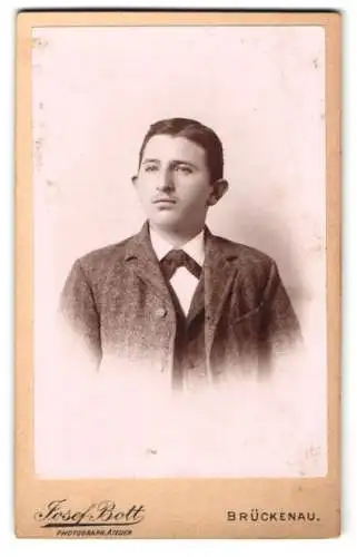 Fotografie Josef Bott, Brückenau, Porträt eines jungen Mannes