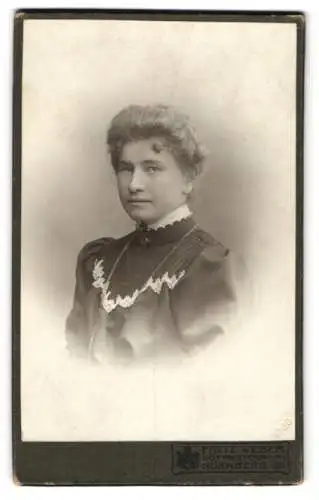 Fotografie Fritz Weber, Nürnberg, Spittlertorgraben 45, Portrait einer Dame