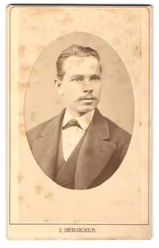 Fotografie Carl Hebsacker, Rottweil, Porträt eines jungen Mannes