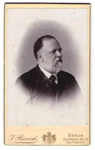 Fotografie J. Baruch, Berlin, Dorotheen-Str. 85, Porträt eines älteren Mannes im Anzug