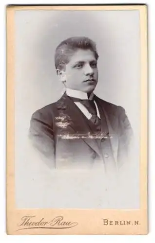 Fotografie Theodor Rau, Berlin, Franseckistrasse 13, Porträt eines jungen Mannes