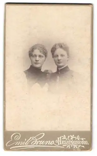 Fotografie Emil Bruno, Helsingborg, Södra Storgatan 35, Porträt von zwei Frauen
