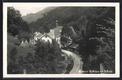 AK St. Anton a. d. Jessnitz, Strassenpartie mit Kirche