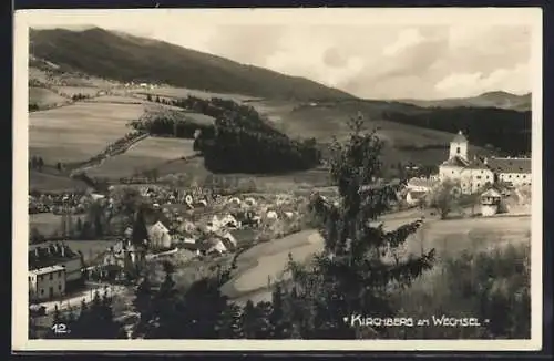 AK Kirchberg am Wechsel, Ortsansicht mit Berglandschaft