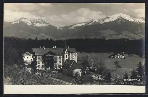 AK Gnadenwald, Hotel Wiesenhof mit Berglandschaft