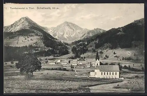 AK Schattwald /Tannheimertal, Ortsansicht mit Kirche und Bergen