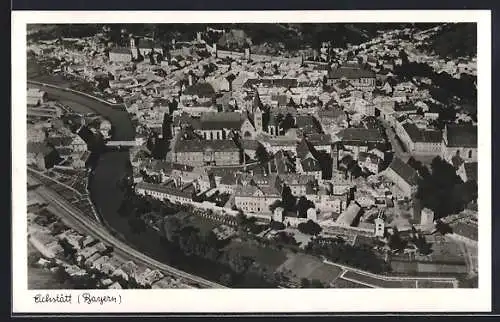 AK Eichstätt / Bayern, Altstadt und Flusslauf aus der Luftperspektive