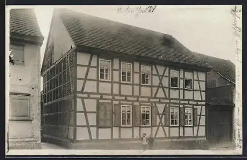 Foto-AK Tonndorf /Bad Berka, Kinder vor einem Fachwerkhaus