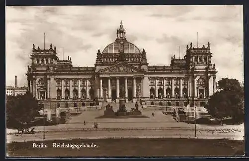AK Berlin, Reichtagsgebäude mit Strasse