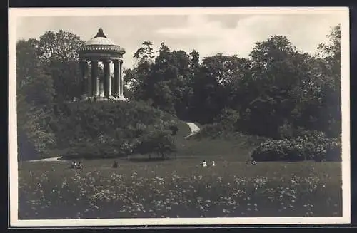 AK München-Schwabing, Monopteros im Englischen Garten