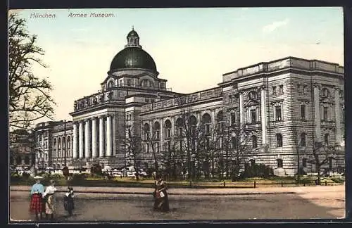 AK München, Armeemuseum mit Passanten
