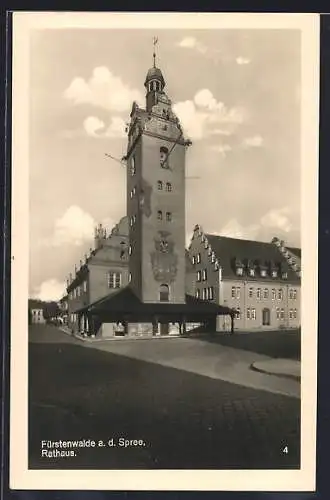 AK Fürstenwalde a. d. Spree, Strassenpartie am Rathaus