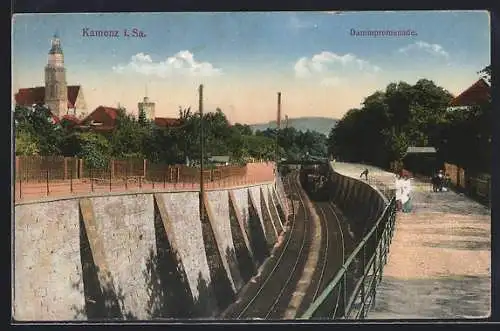 AK Kamenz i. Sa., Dammpromenade und Eisenbahn