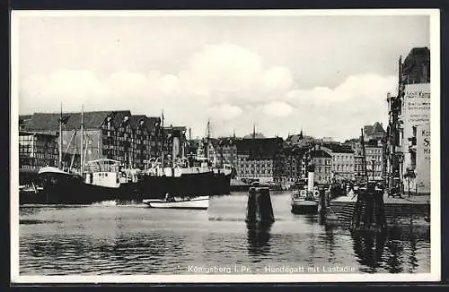 AK Königsberg i. Pr., Hundegatt mit Lastadie, Frachtschiffe am Kai