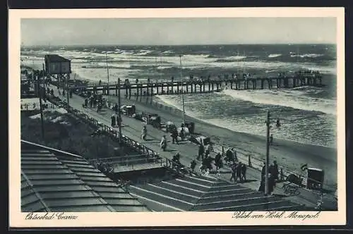AK Cranz, Blick vom Hotel Monopol auf Strand und Seebrücke