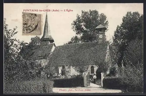 AK Fontaine-lès-Grès, L`Église et son clocher entourés d`arbres