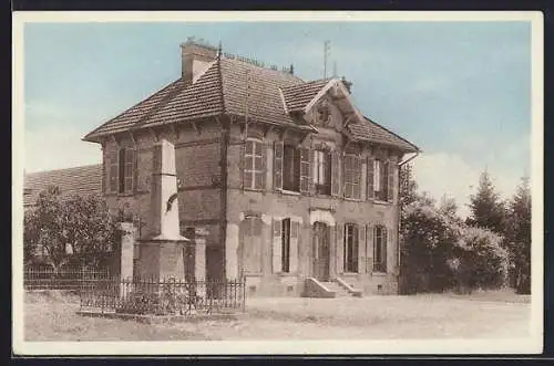 AK Lentilles, Le Monument et la Mairie avec Groupe Scolaire à l`arrière-plan