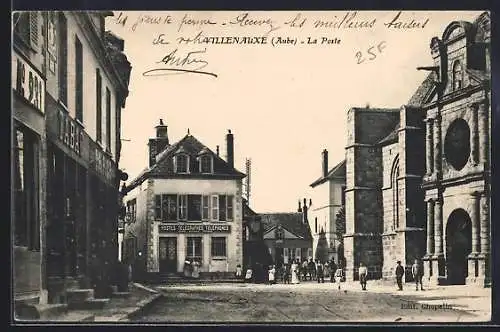 AK Villenauxe, La Poste et rue animée avec passants