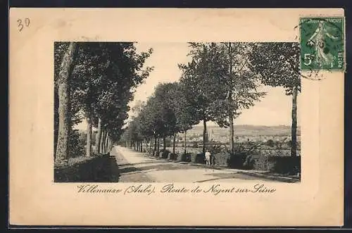 AK Villenauxe, Route de Nogent-sur-Seine avec rangée d`arbres et paysage rural