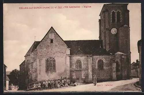AK Celles-sur-Ource, L`Église et habitants rassemblés devant le bâtiment