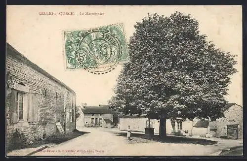 AK Celles-sur-Ource, Le Marronnier et la rue du village