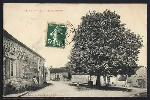 AK Celles-sur-Ource, Le Marronnier majestueux dans la rue principale