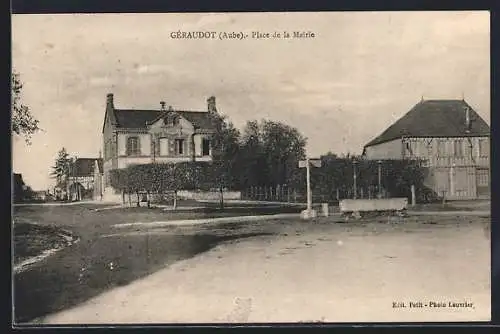 AK Géraudot, Place de la Mairie