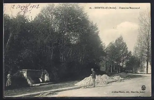 AK Dienville, Fontaine Montrecul et rue bordée d`arbres