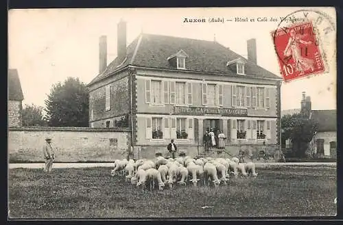 AK Auxon, Hôtel et Café des Voyageurs avec troupeau de moutons devant