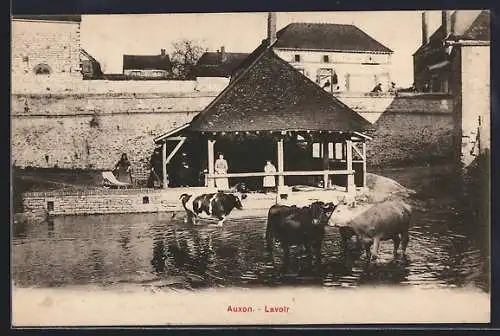 AK Auxon, Lavoir avec vaches et personnages au bord de l`eau
