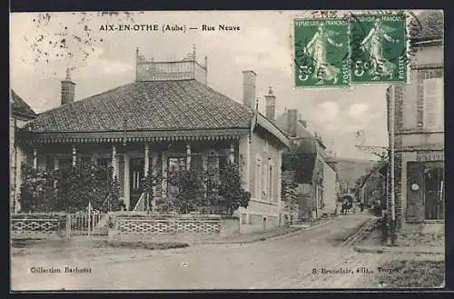 AK Aix-en-Othe, Rue Neuve avec maison et perspective sur la rue adjacente