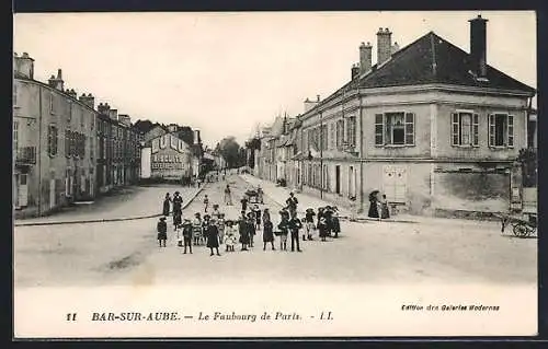 AK Bar-sur-Aube, Le Faubourg de Paris avec enfants jouant dans la rue