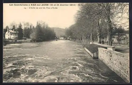 AK Bar-sur-Aube, L`Aube en aval du Pont d`Aube lors des inondations de janvier 1910