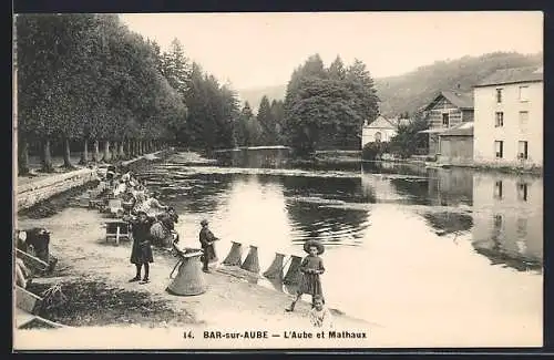 AK Bar-sur-Aube, L`Aube et Mathaux avec des enfants jouant au bord de l`eau