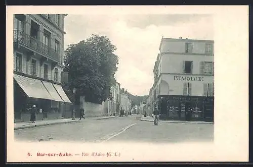 AK Bar-sur-Aube, Rue d`Aube avec pharmacie et passants