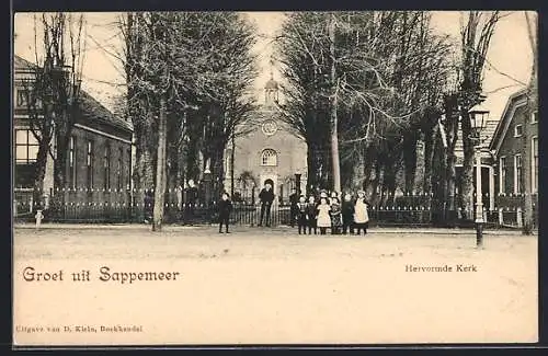 AK Sappemeer, Hervormde Kerk, Gruppenbild von Kindern in Tracht