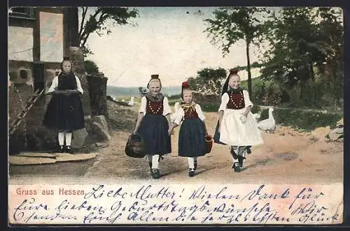 AK Mädchen beim Spaziergang, hessische Tracht