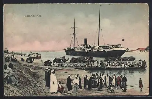 AK Suez Canal, Uferpartie mit Kamelen auf einer Brücke, Dampfer