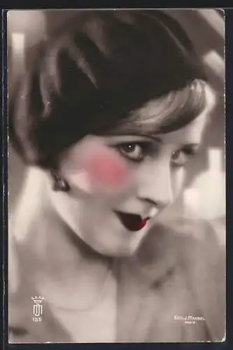 AK Junge elegante Dame mit Hut