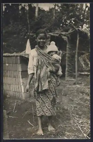 AK Afrikanerin mit ihrem Kind, afrikanische Volkstypen