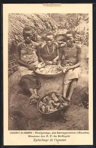 AK Neufgrange près Sarreguemines, Institut St-Joseph, Missions des P. P. du St-Esprit, Epluchage de l`igname