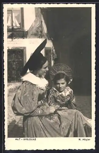 AK Bregenz, Mutter und Tochter in Trachten