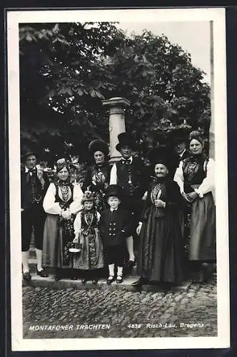 AK Montafoner Familie in ihren Trachten